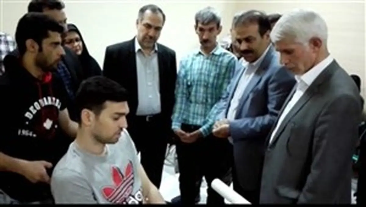 عیادت مسئولان وزارت ورزش از بازیکن مصدوم استقلال