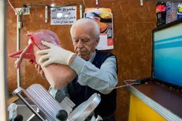 شاغلان بالای ۸۰ سال عاشق حرفه و کار خود هستند!