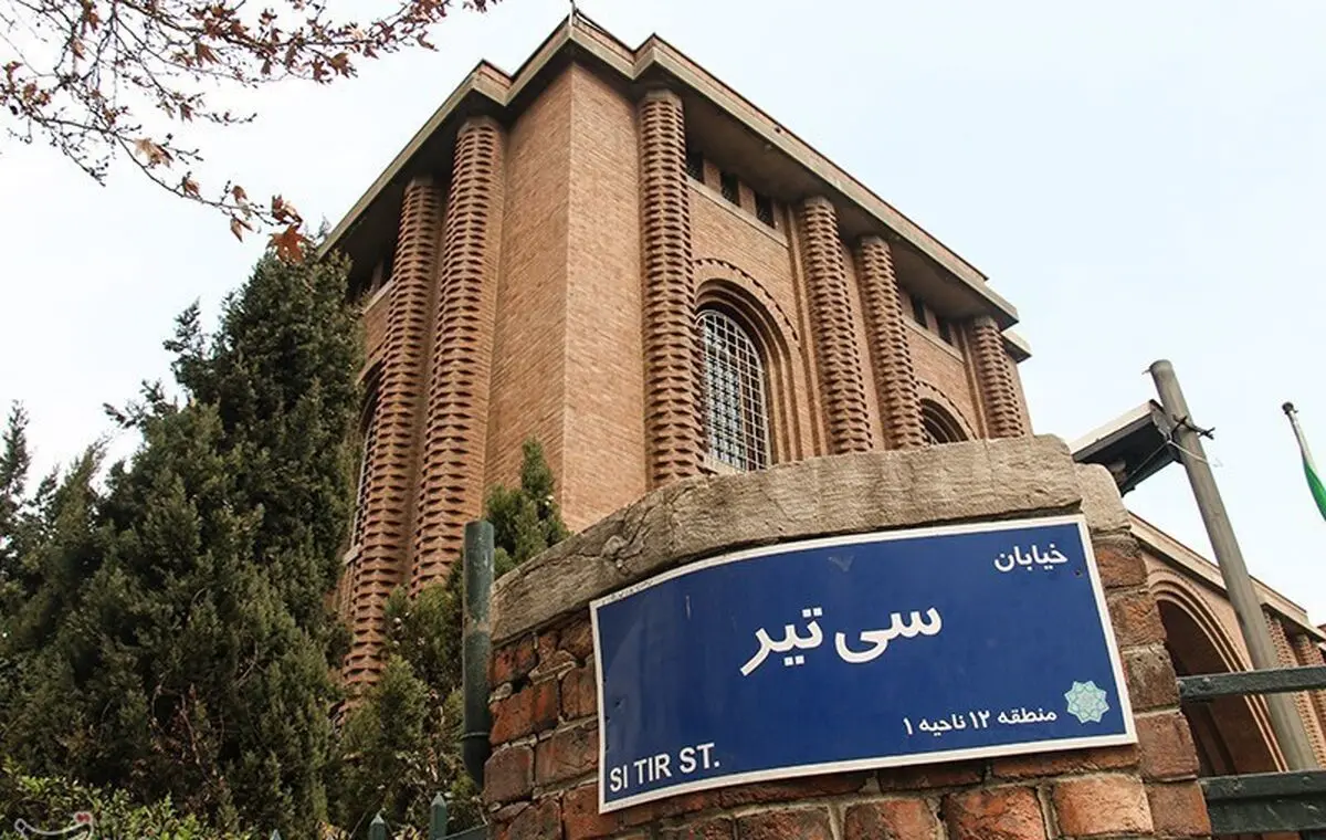 گلایه احمدی پور از "اغذیه فروش ها"  در اماکن تاریخی