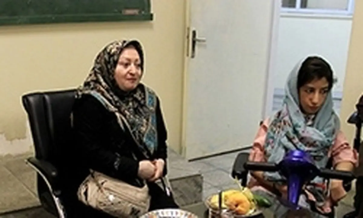 روایت خواندنی از مجاهدت عاشقانه پدر و مادری برای تحصیل دختر بیمارشان