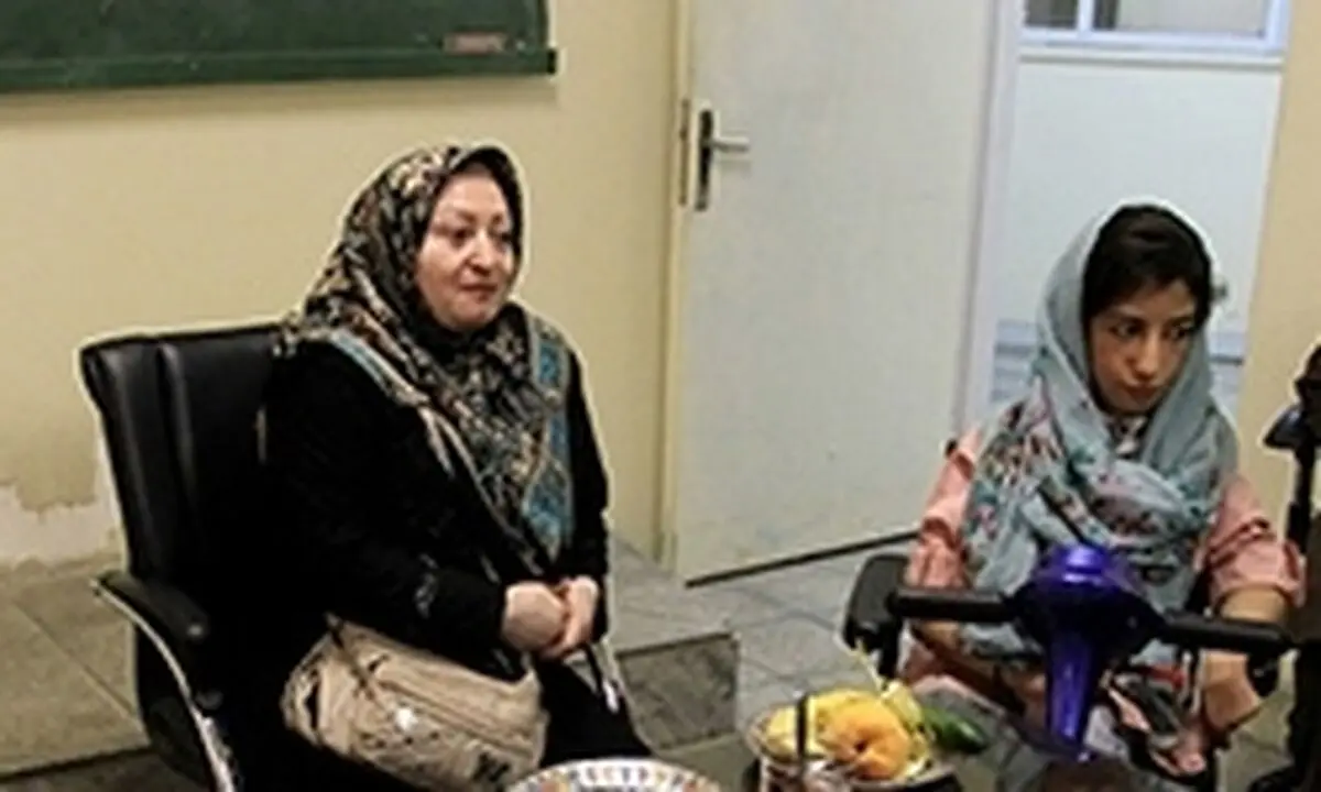 روایت خواندنی از مجاهدت عاشقانه پدر و مادری برای تحصیل دختر بیمارشان