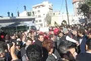 پیکر مطهر شهید آتش‌نشان بر دوش مردم اسلامشهر تشییع
شد
