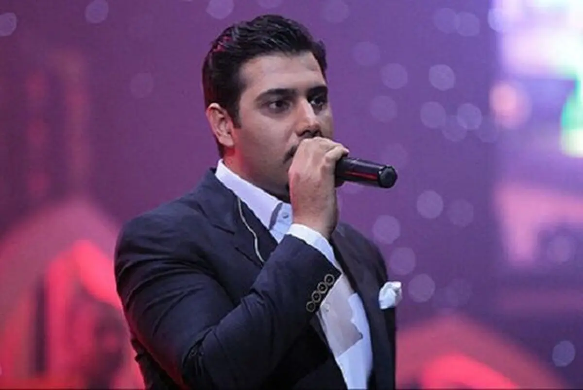 احسان خواجه‌امیری روی صحنه می‌رود