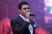 عکس خواننده پاپ در کافه مشهور سوژه شد