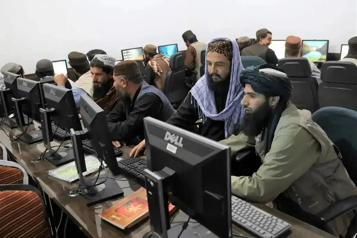 واکنش افغانی‌ها بابت اتصال اینترنت!/فیلم
