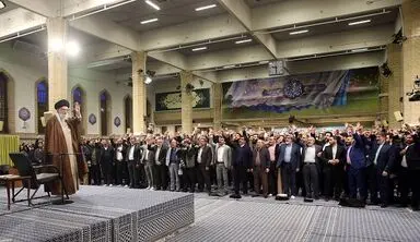 دیدار مداحان و شاعران اهل بیت‌(ع) با مقام معظم رهبری/گزارش تصویری
