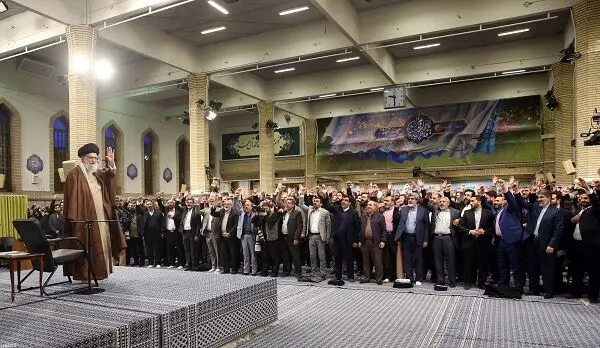 دیدار مداحان و شاعران اهل بیت‌(ع) با مقام معظم رهبری/گزارش تصویری