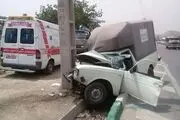 آسیب دیدگی شدید راننده پیکان وانت در پی برخورد با تیربرق