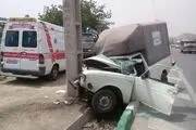 آسیب دیدگی شدید راننده پیکان وانت در پی برخورد با تیربرق