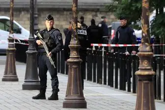کشته شدن یک فرد مسلح به چاقو توسط پلیس فرانسه