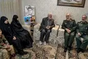 فرمانده کل سپاه باخانواده‌ شهیدان «زمانی‌نیا» و «پاشاپور»دیدارکرد