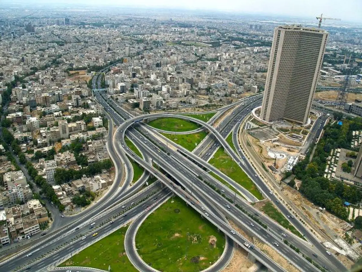 نصب وارونه‌ پرچم «یا فاطمة الزهرا» توسط شهرداری تهران!/ فیلم