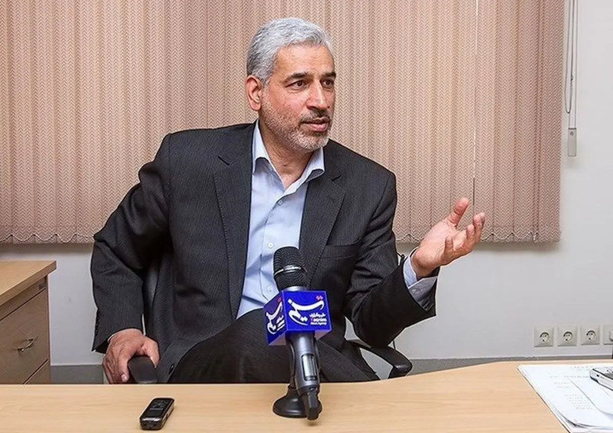 احمدی نژاد هر روز تنهاتر از دیروز
