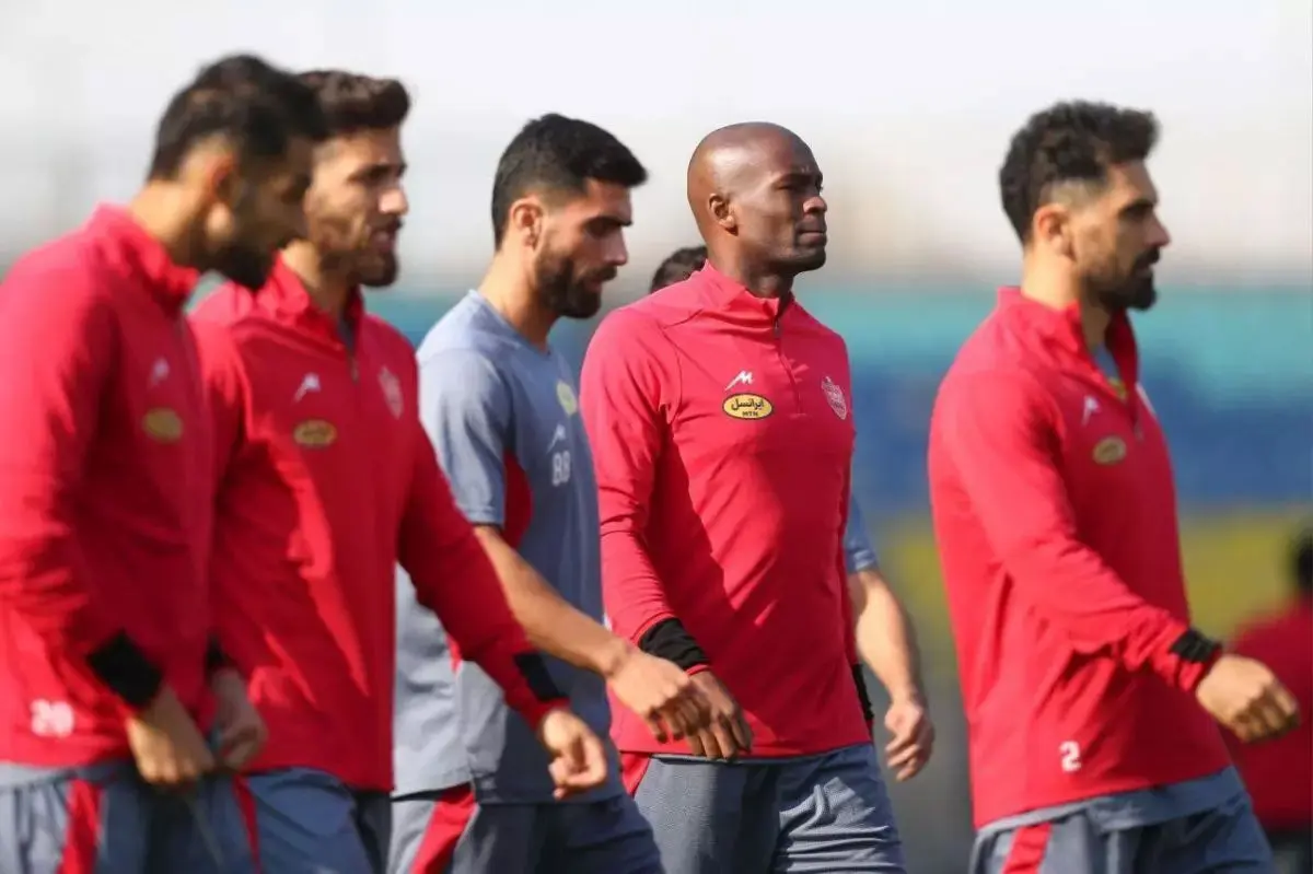 ستاره پرسپولیس مترجم عربی شد!