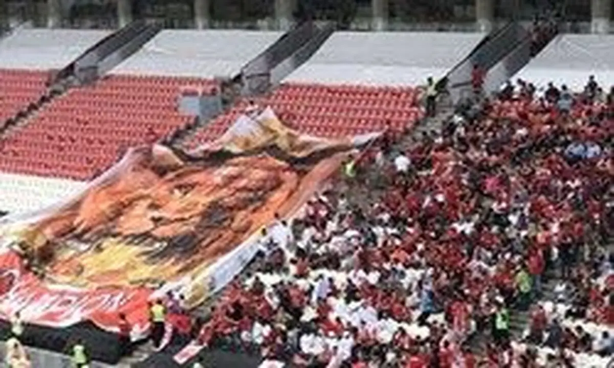 درگیری شدید لفظی هواداران پرسپولیس با تماشاگران اماراتی 