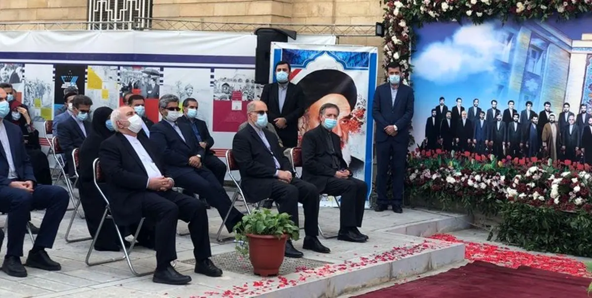 ظریف: درست نیست به دلیل دعواى سیاسى حق مردم را ندهیم