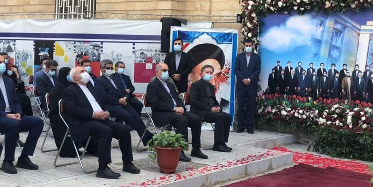 ظریف: درست نیست به دلیل دعواى سیاسى حق مردم را ندهیم