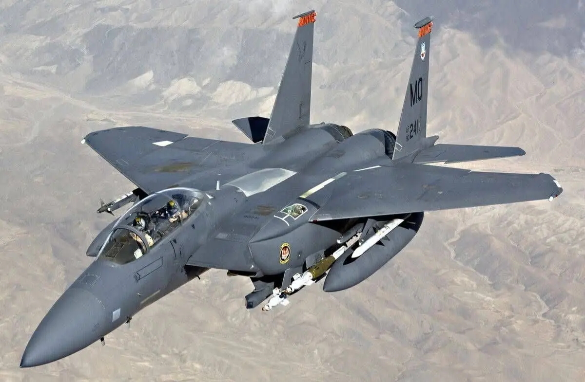  فوری / یک فروند جنگنده تهاجمی چندمنظوره و دوسرنشین «F-15E استرایک ایگل» آمریکای متجاوز هدف قرار گرفت

