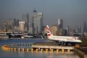 کشف بمب فرودگاه لندن را تعطیل کرد