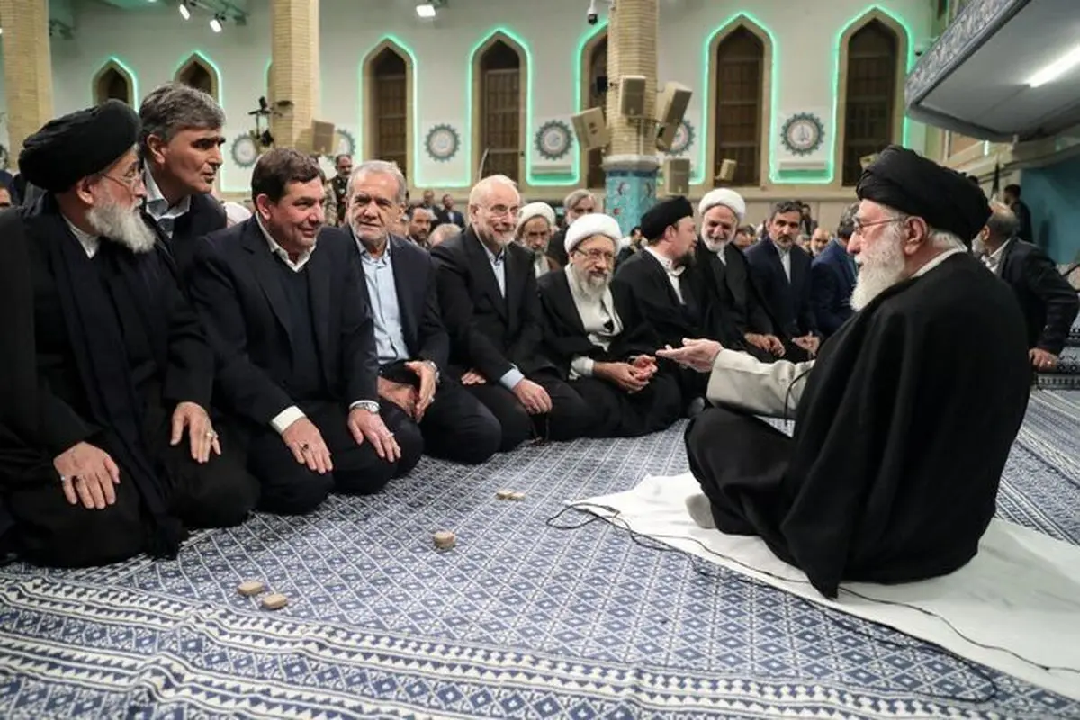 گفتوگوی صمیمی رهبر انقلاب در جمع مسئولان+ ویدئو