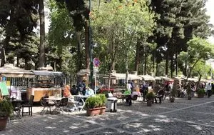 دستفروشان در تهران کتک نمی خورند، غرفه می گیرند