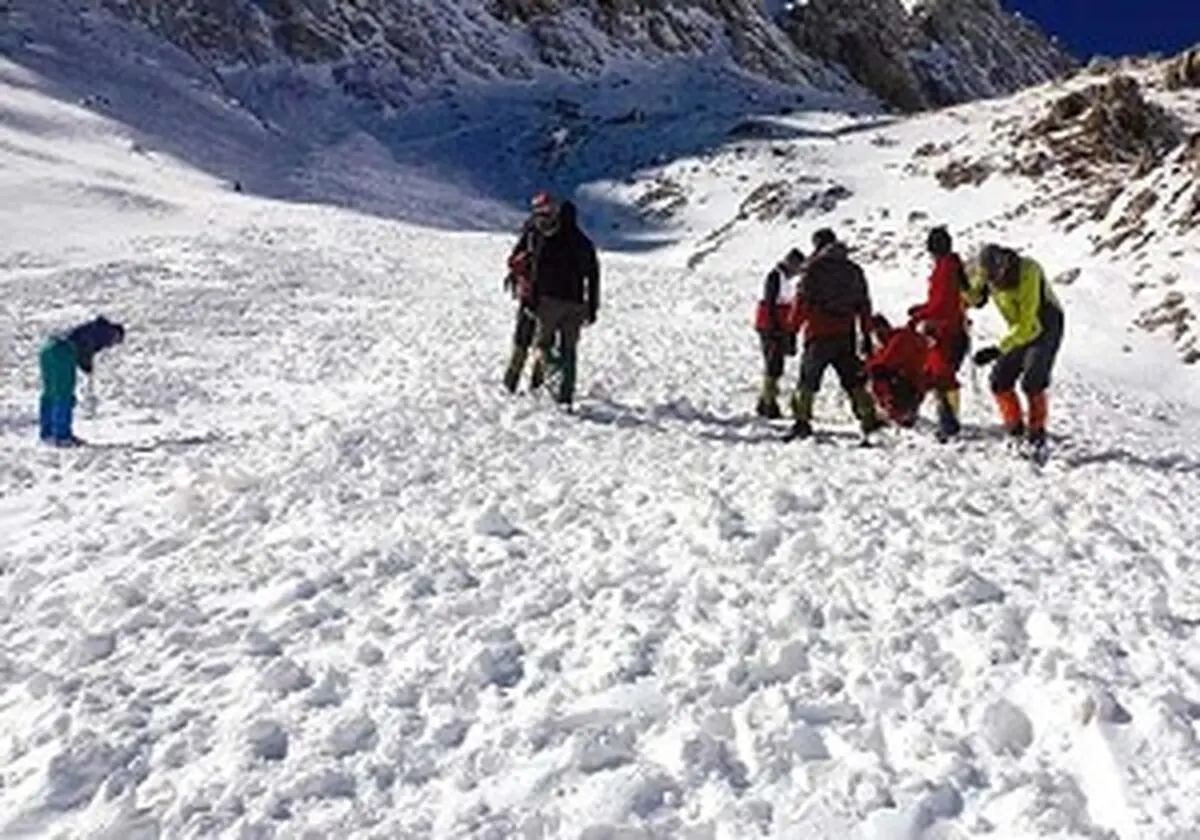 نجات جان کوهنورد مفقودی در چشمه نرگس تهران
