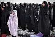 نماز جماعت به امامت یک خانم روی آنتن تلویزیون +عکس
