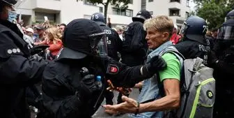کشته شدن معترض آلمانی تحت بازداشت پلیس 