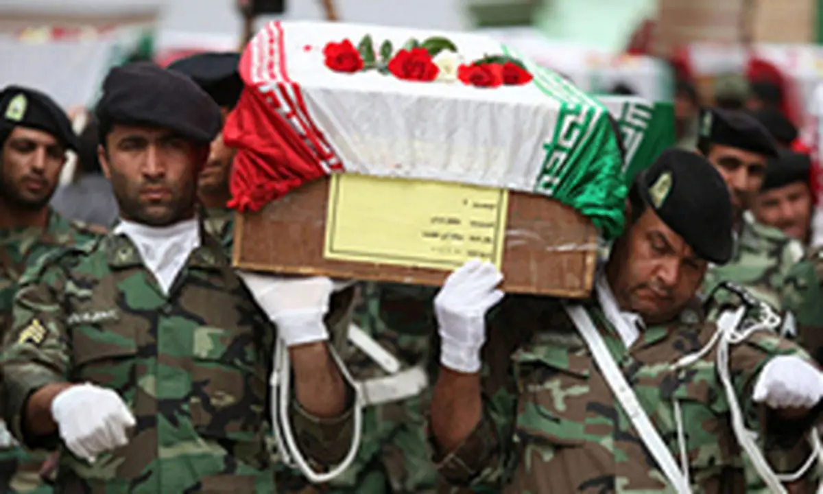ورود پیکر مطهر ۳ شهید گلگون‌کفن