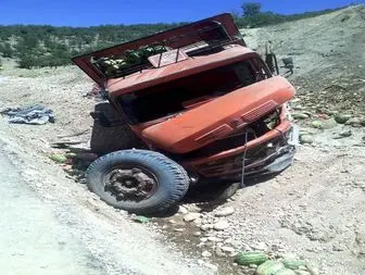 کامیون هندوانه در جاده یاسوج واژگون شد+عکس