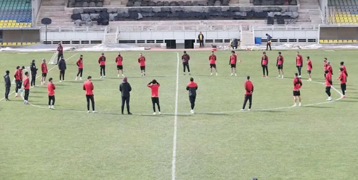 ادای احترام به ملی‌پوشان درگذشته در زلزله ترکیه در تمرین پرسپولیس