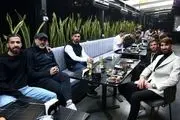 کافه علیرضا بیرانوند با مهمانان خاص| استقلالی معروف در کافه بیرانوند