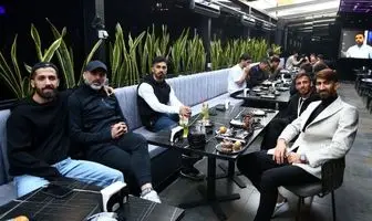 کافه علیرضا بیرانوند با مهمانان خاص| استقلالی معروف در کافه بیرانوند