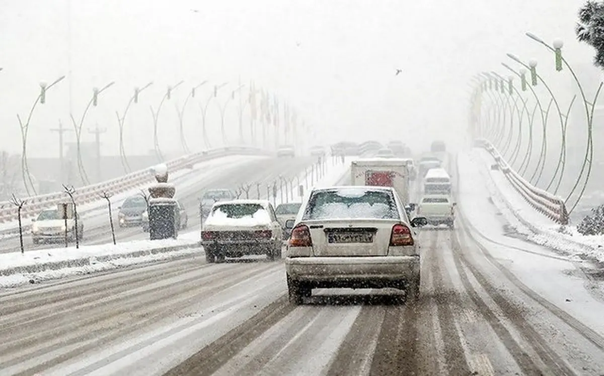 خطر یخزدگی در جاده چالوس و سرگردانی مسافران
