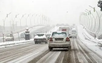 
خطر یخ‌زدگی در جاده چالوس و سرگردانی مسافران

