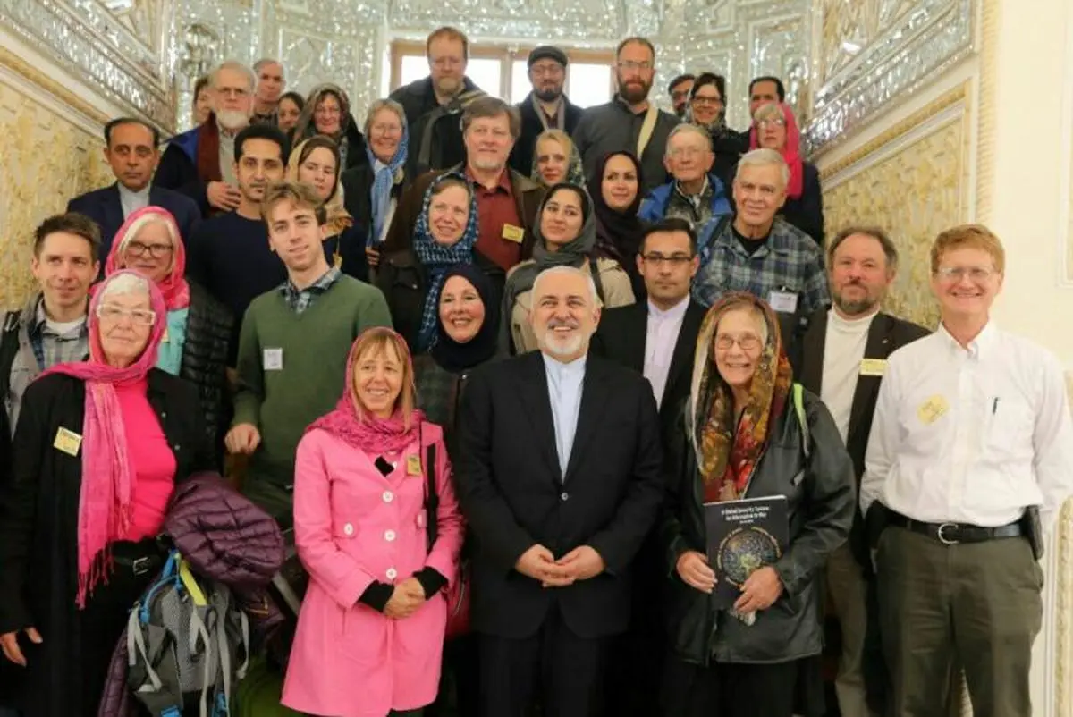 دیدار جمعی از فعالان ضد جنگ با ظریف