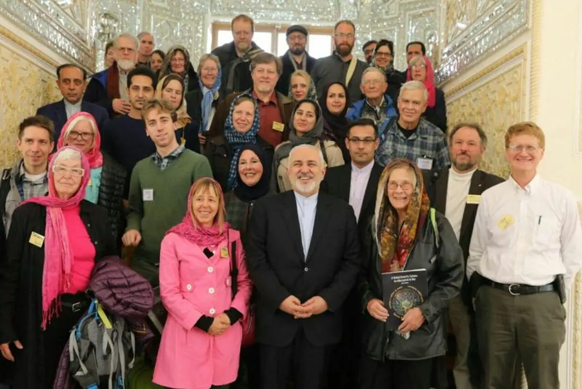 دیدار جمعی از فعالان ضد جنگ با ظریف