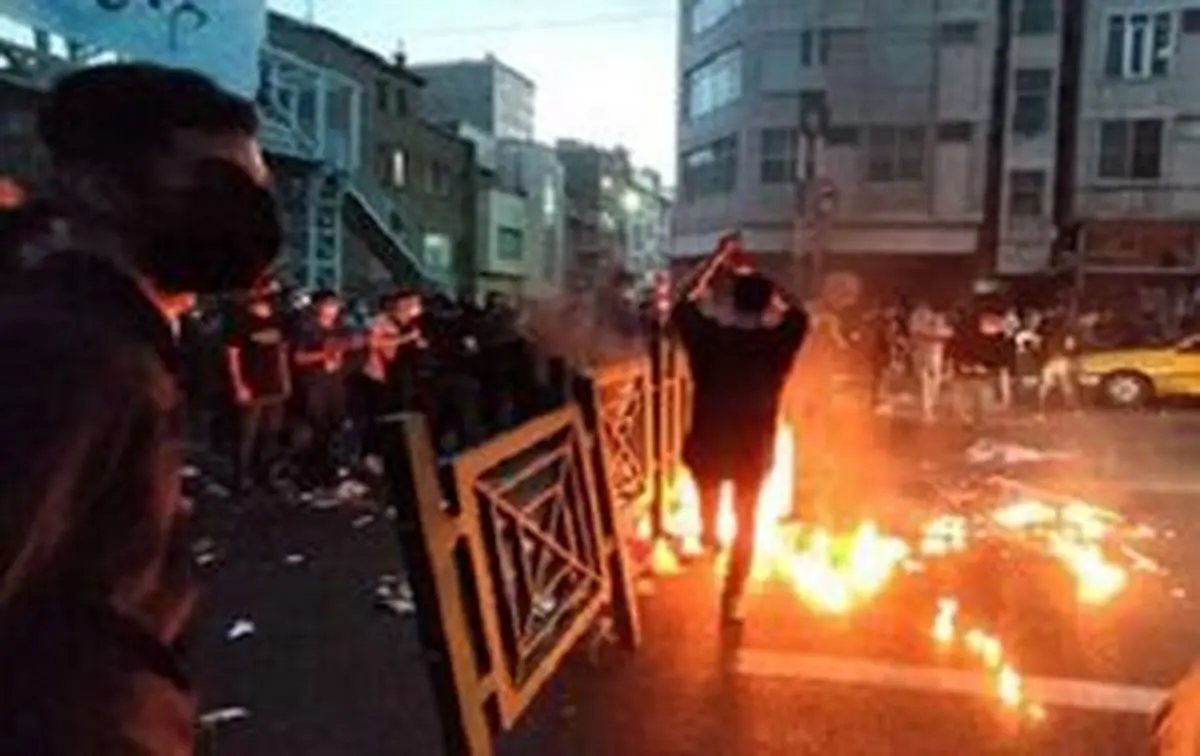 زیر گلویم چاقو گذاشتند و گفتند به نظام فحش بده!