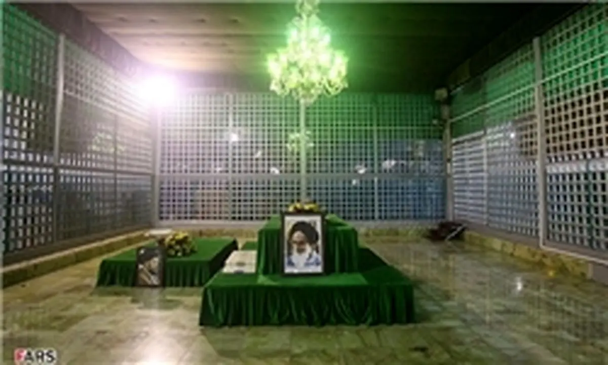 ادای احترام دولت یازدهم به امام(ره)
