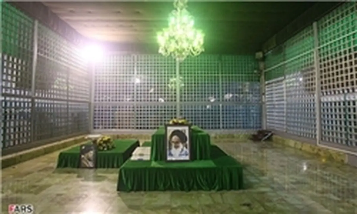 ادای احترام دولت یازدهم به امام(ره)