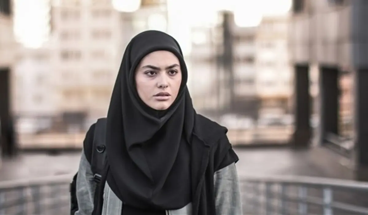 حمایت تمام قد پدر سینا مهرد از لیلای سریال «پدر»/عکس

