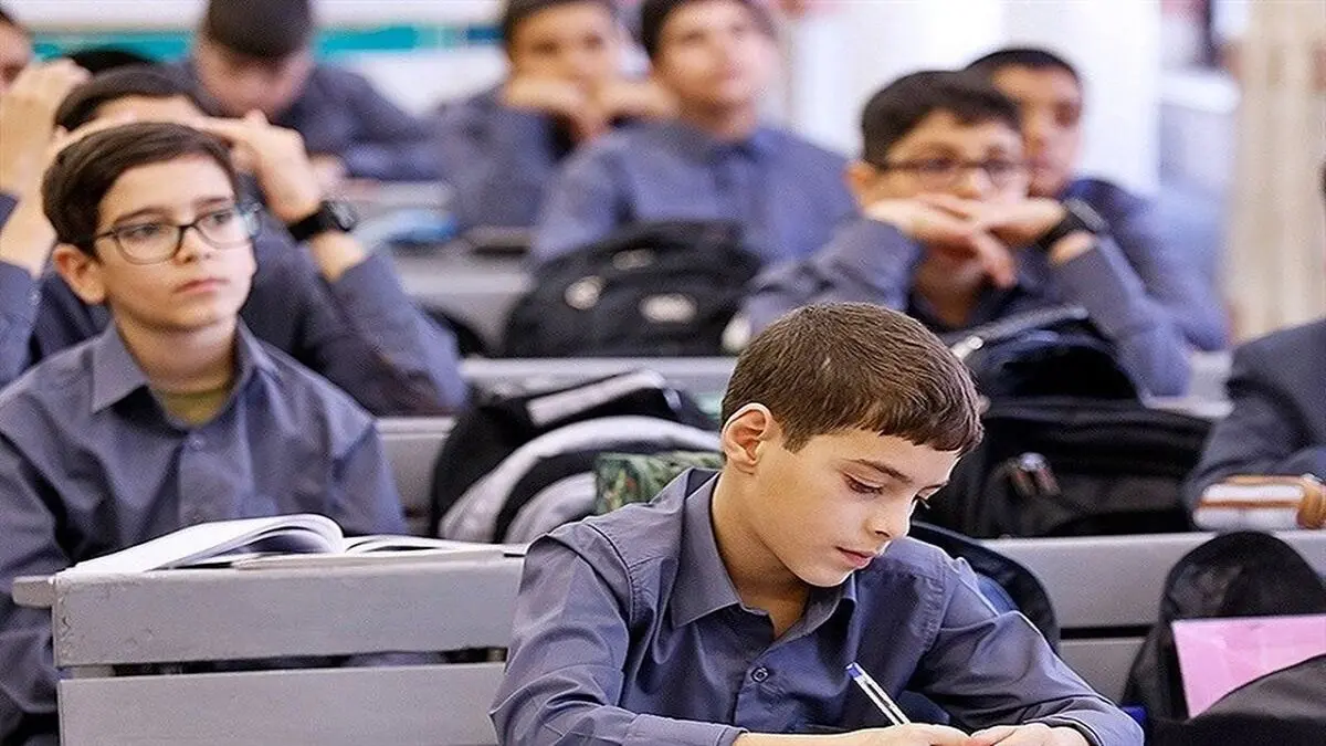 ساعت شروع مدارس ۷:۳۰ صبح است
