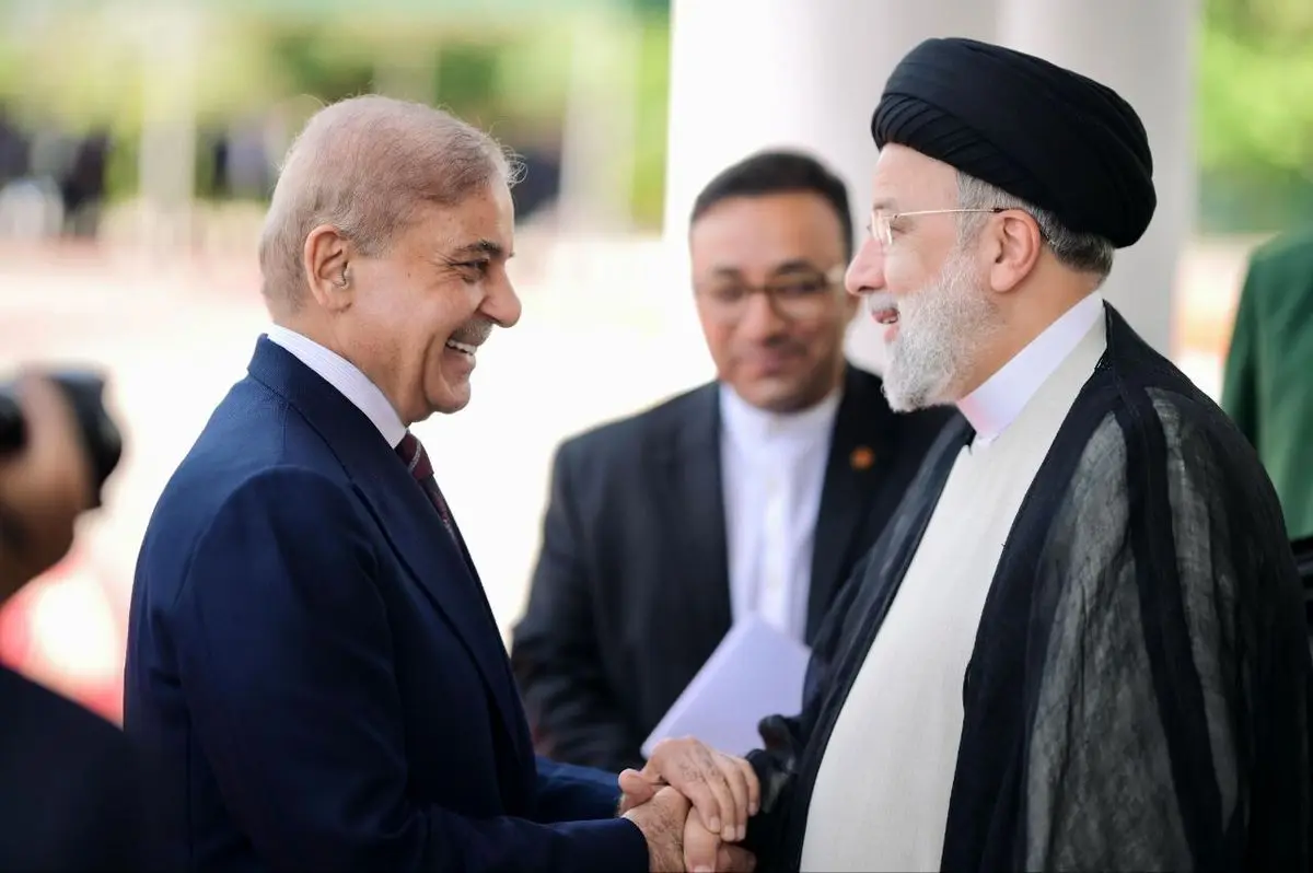 ایران و پاکستان سطح روابط اقتصادی تجاری خود را ارتقا بخشند