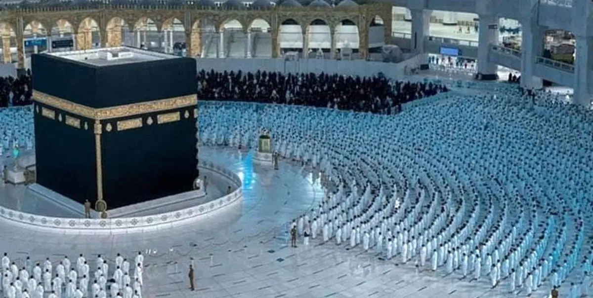 اولین اقامه نماز جماعت در مسجدالحرام بدون محدودیتهای کرونایی+عکس
