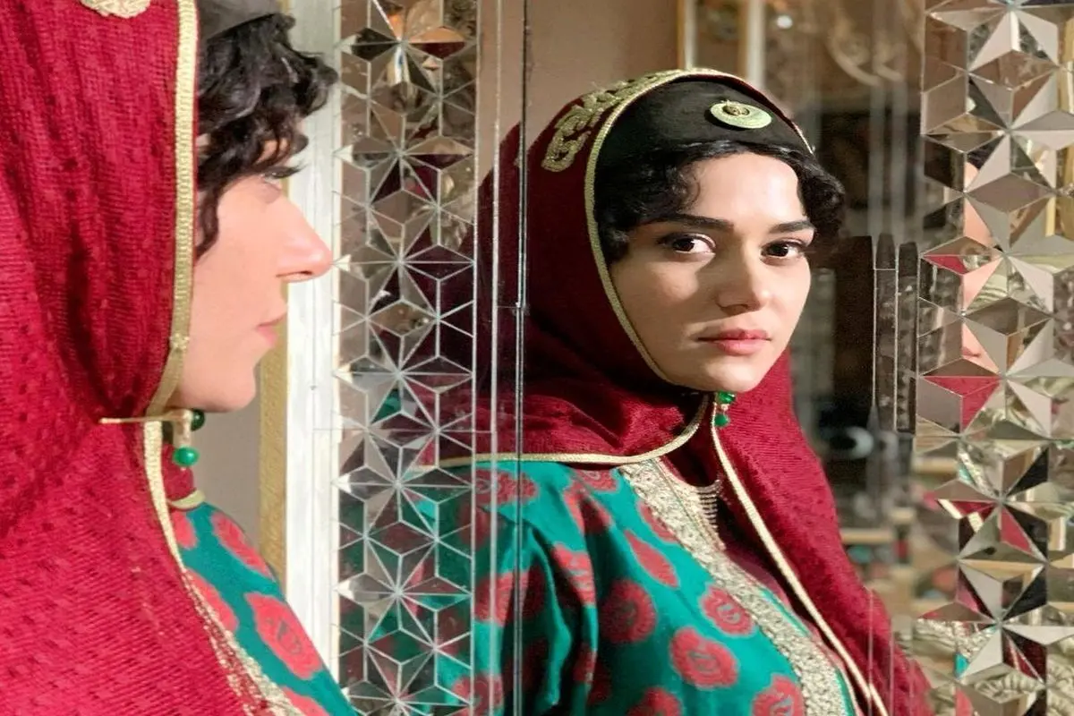 چرا زنان سریال جیران روسریشان را یک طرف می‌اندازند؟