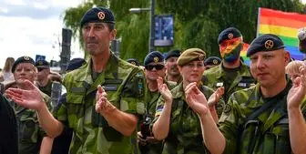 حمایت جنجالی ارتش سوئد از همجنس‌بازان 