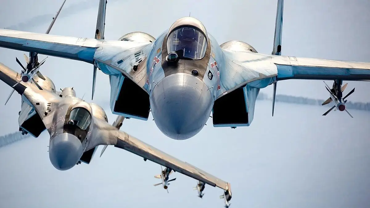 مانور جنگنده کبرا در آسمان تهران