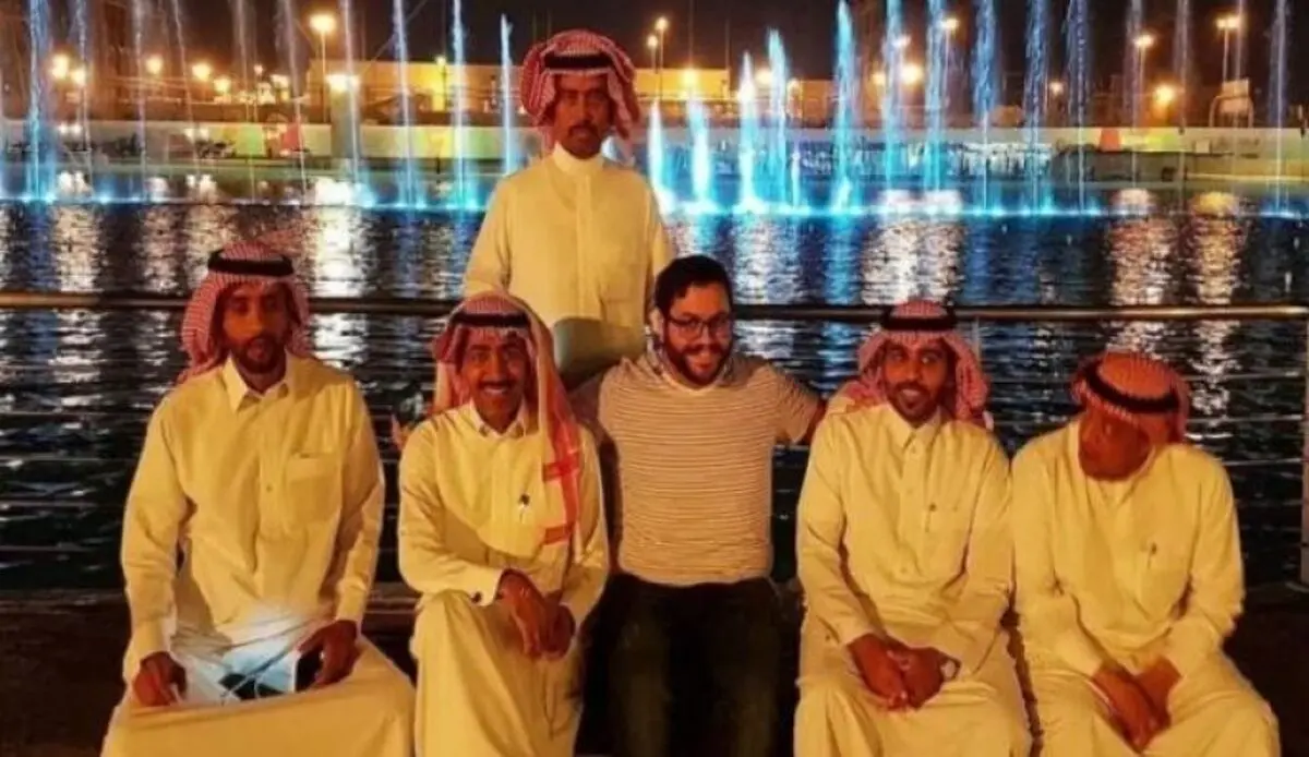 تصویری جنجالی از یک صهیونیست در مرکز عربستان!