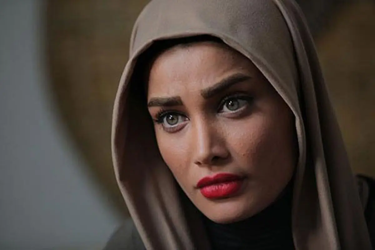 نگاهِ «تینا آخوندتبار» به زندگی/ عکس