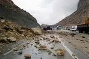 خودروی مدفون‌شده زیر خاک در جاده چالوس